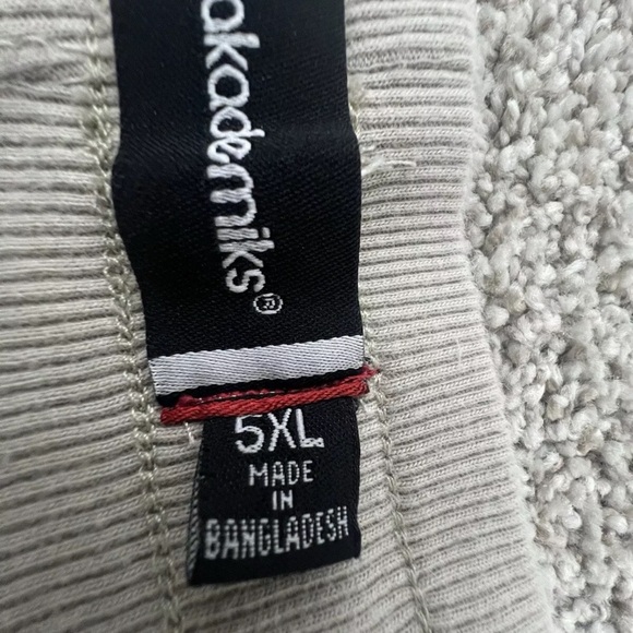 Akademiks shorts - Picture 6 of 11